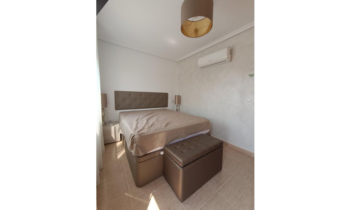 Resale - Town House -
Avileses - Jerónimo Y Avileses