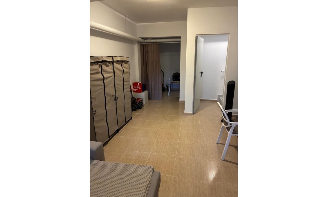 Resale - Town House -
Avileses - Jerónimo Y Avileses