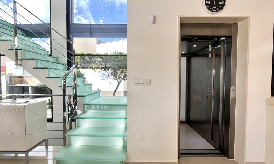 Wiederverkauf - Villa -
San Miguel de Salinas - Inland