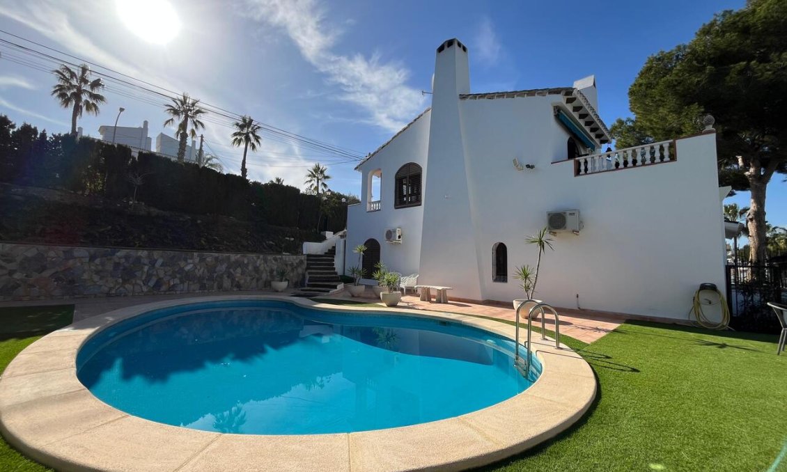 Wiederverkauf - Villa -
Villamartin - Costa Blanca