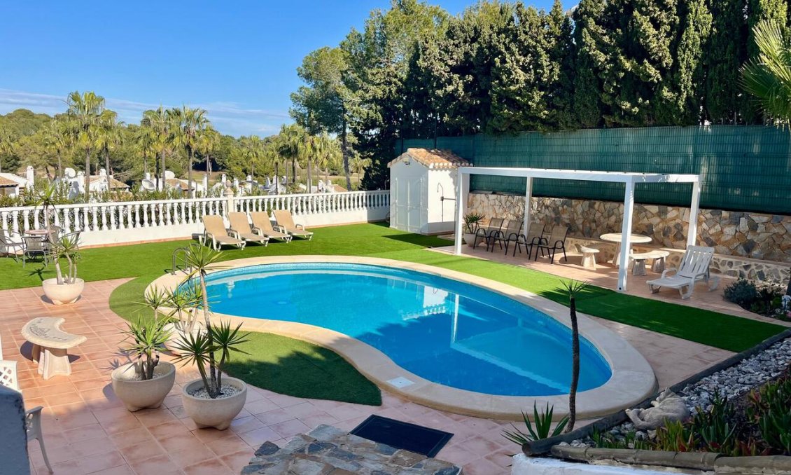 Wiederverkauf - Villa -
Villamartin - Costa Blanca