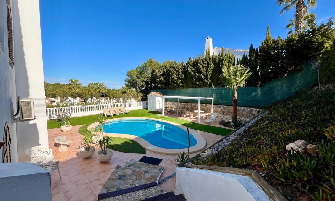 Wiederverkauf - Villa -
Villamartin - Costa Blanca