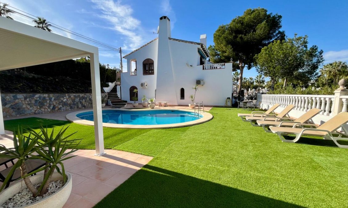 Wiederverkauf - Villa -
Villamartin - Costa Blanca