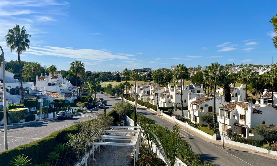 Wiederverkauf - Villa -
Villamartin - Costa Blanca