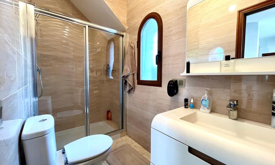 Wiederverkauf - Villa -
Villamartin - Costa Blanca