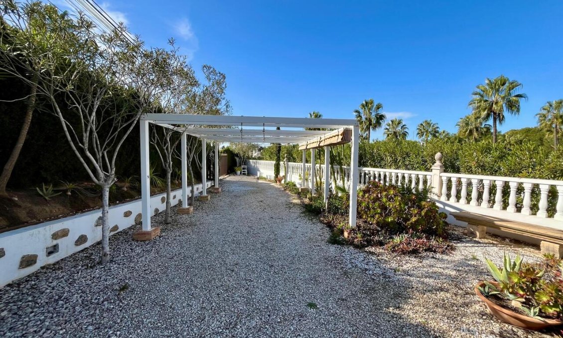 Wiederverkauf - Villa -
Villamartin - Costa Blanca