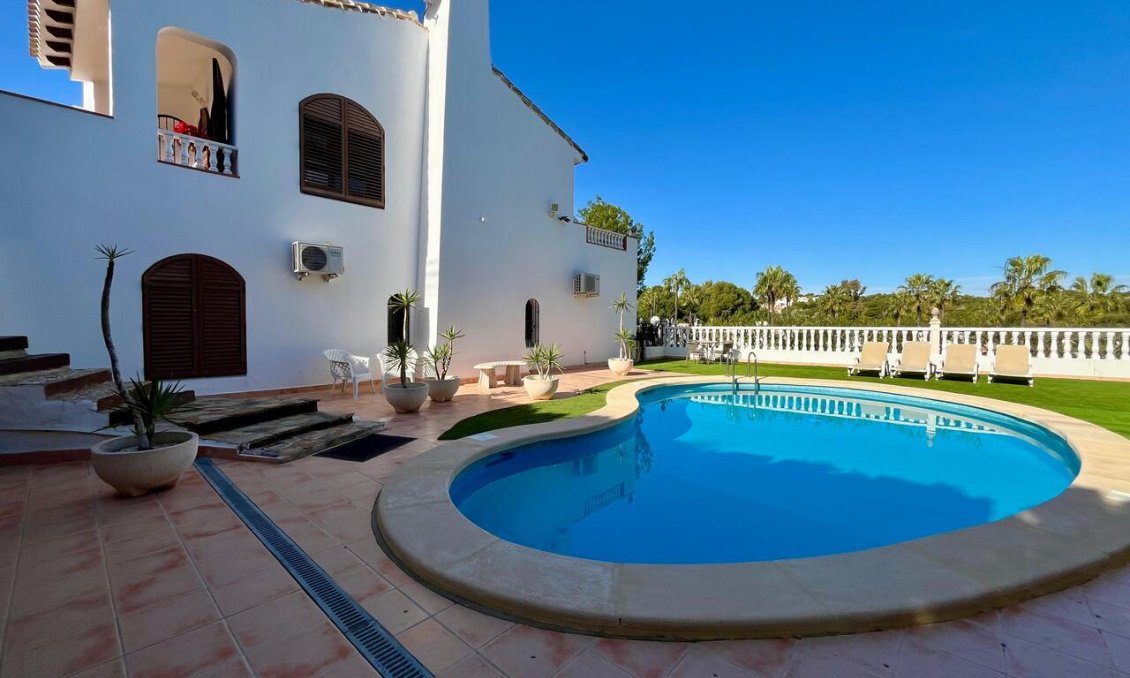 Wiederverkauf - Villa -
Villamartin - Costa Blanca