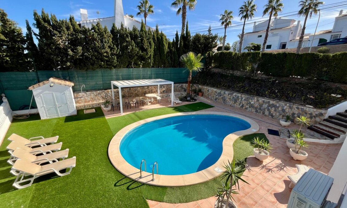 Wiederverkauf - Villa -
Villamartin - Costa Blanca