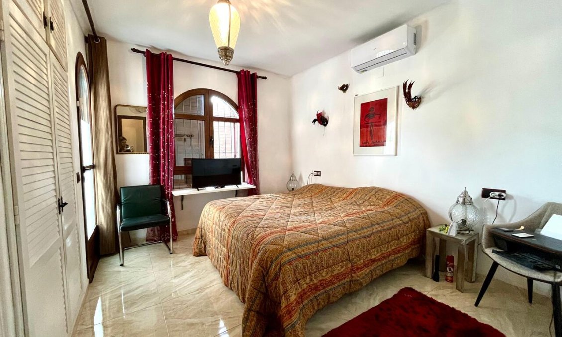 Wiederverkauf - Villa -
Villamartin - Costa Blanca