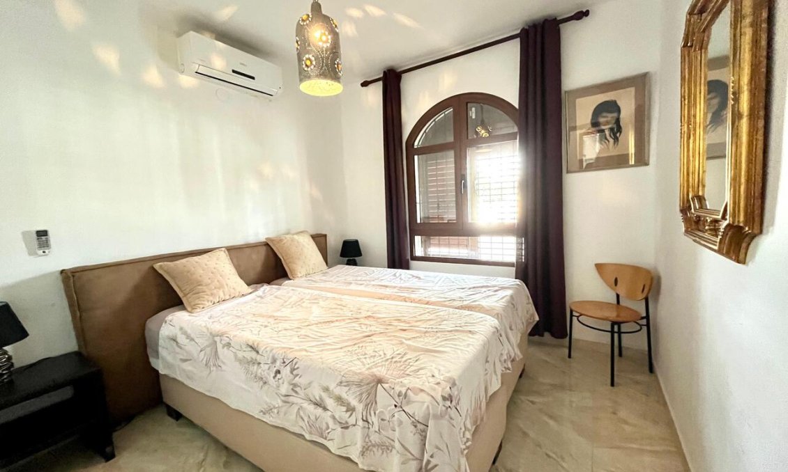 Wiederverkauf - Villa -
Villamartin - Costa Blanca