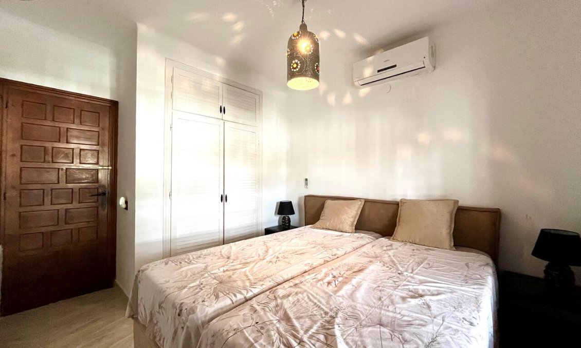 Wiederverkauf - Villa -
Villamartin - Costa Blanca