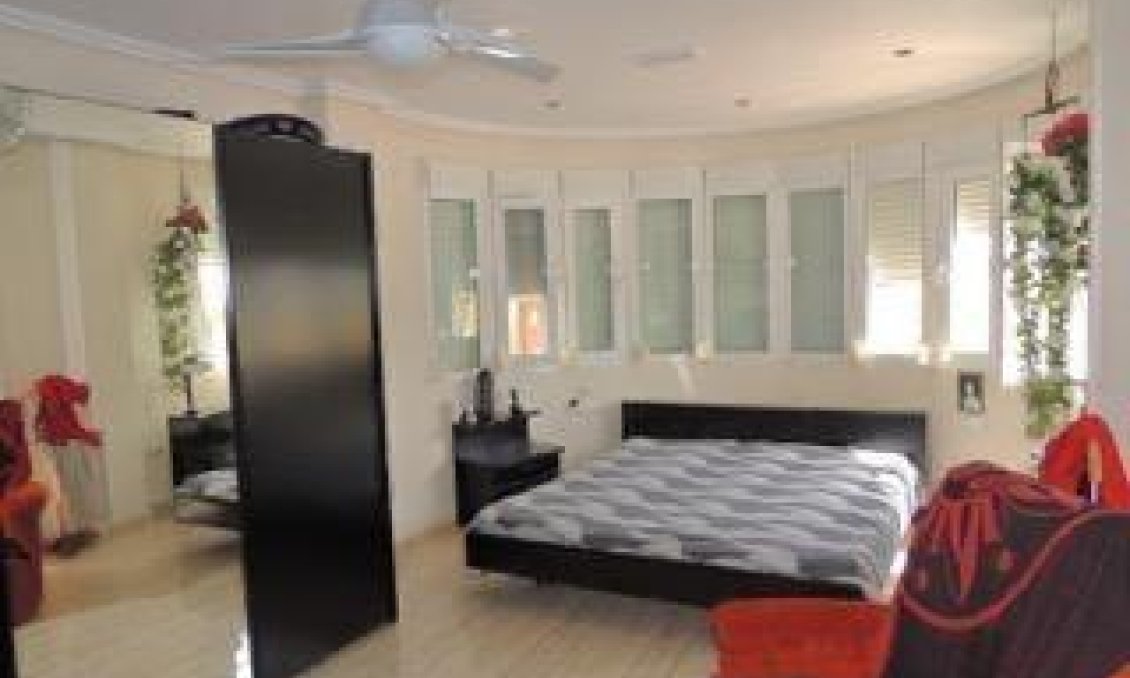 Resale - Villa -
Catral