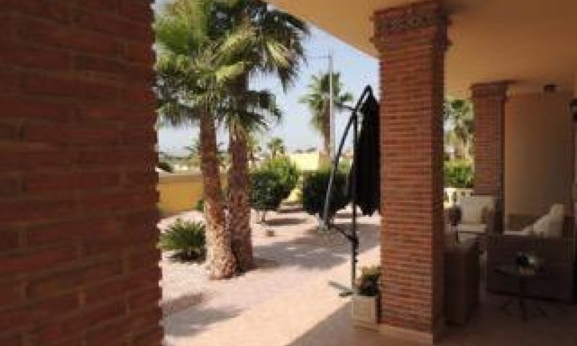 Resale - Villa -
Catral