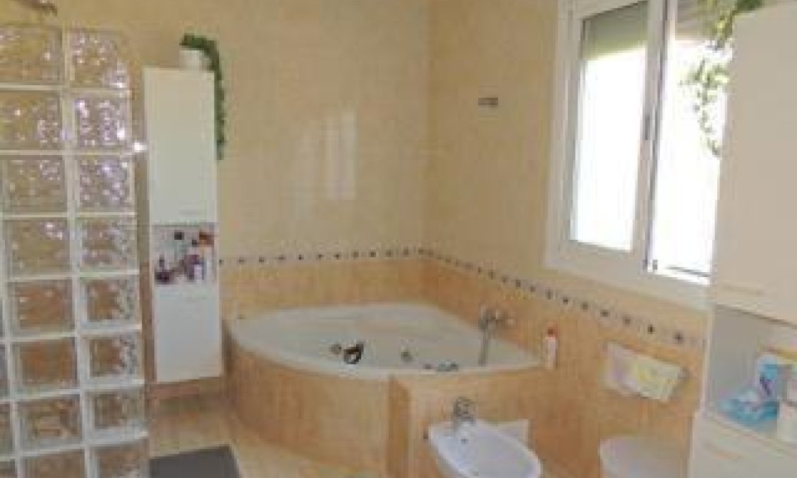 Resale - Villa -
Catral