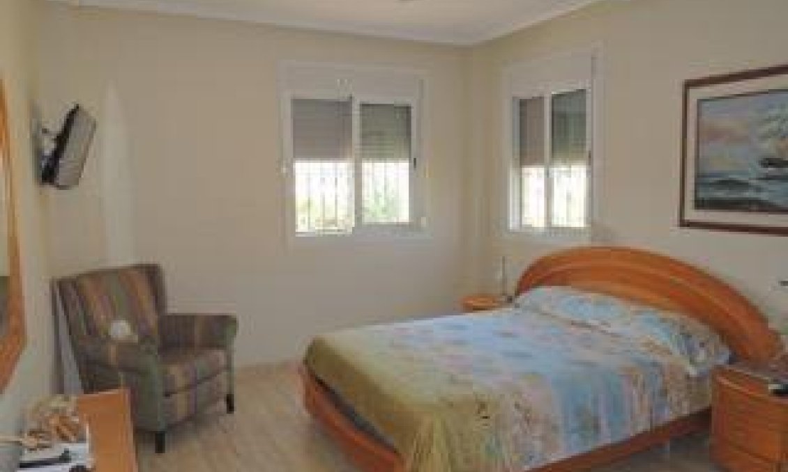 Resale - Villa -
Catral