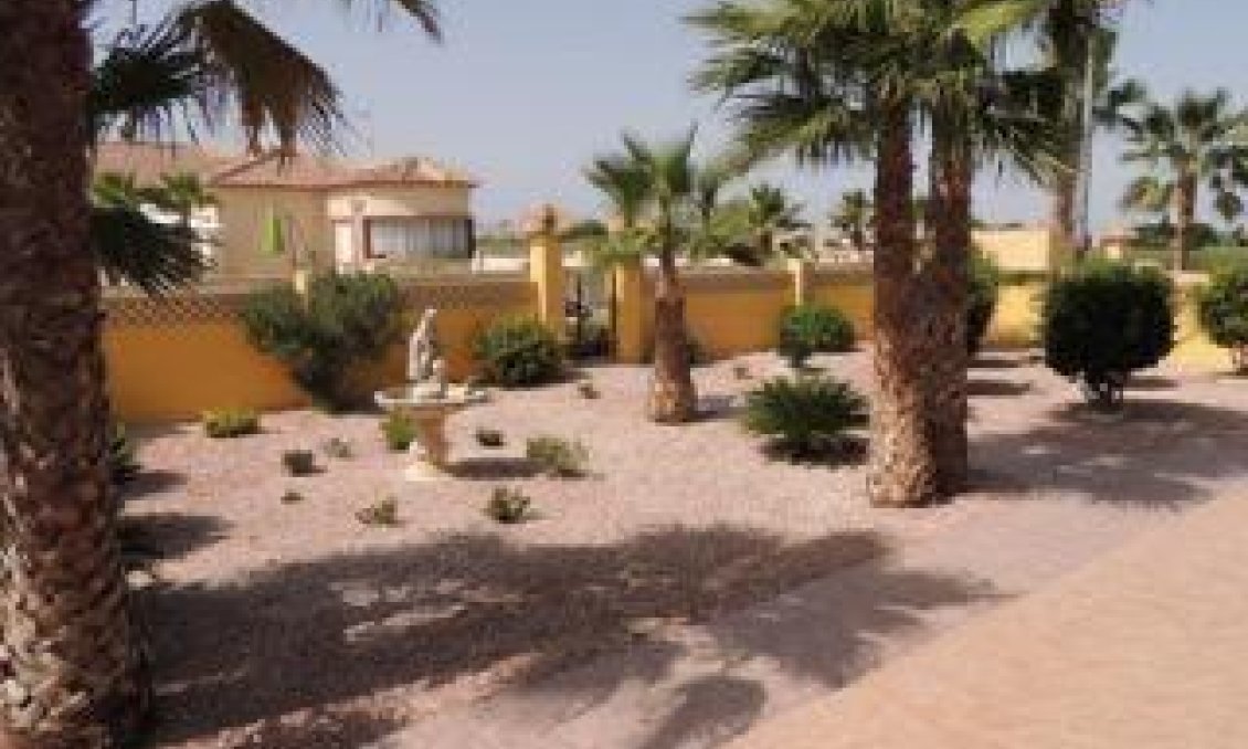 Resale - Villa -
Catral