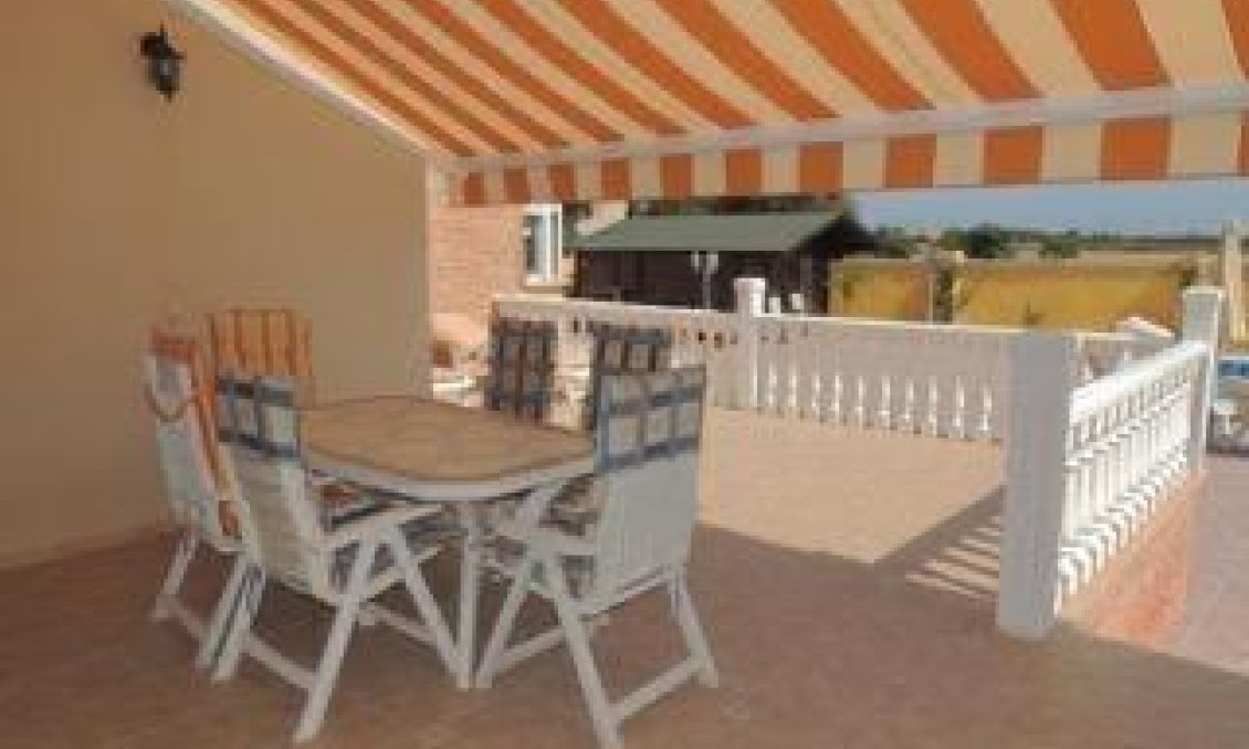 Resale - Villa -
Catral