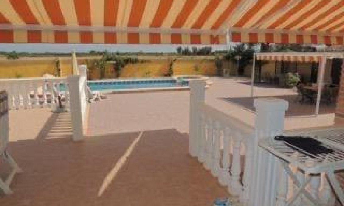 Resale - Villa -
Catral