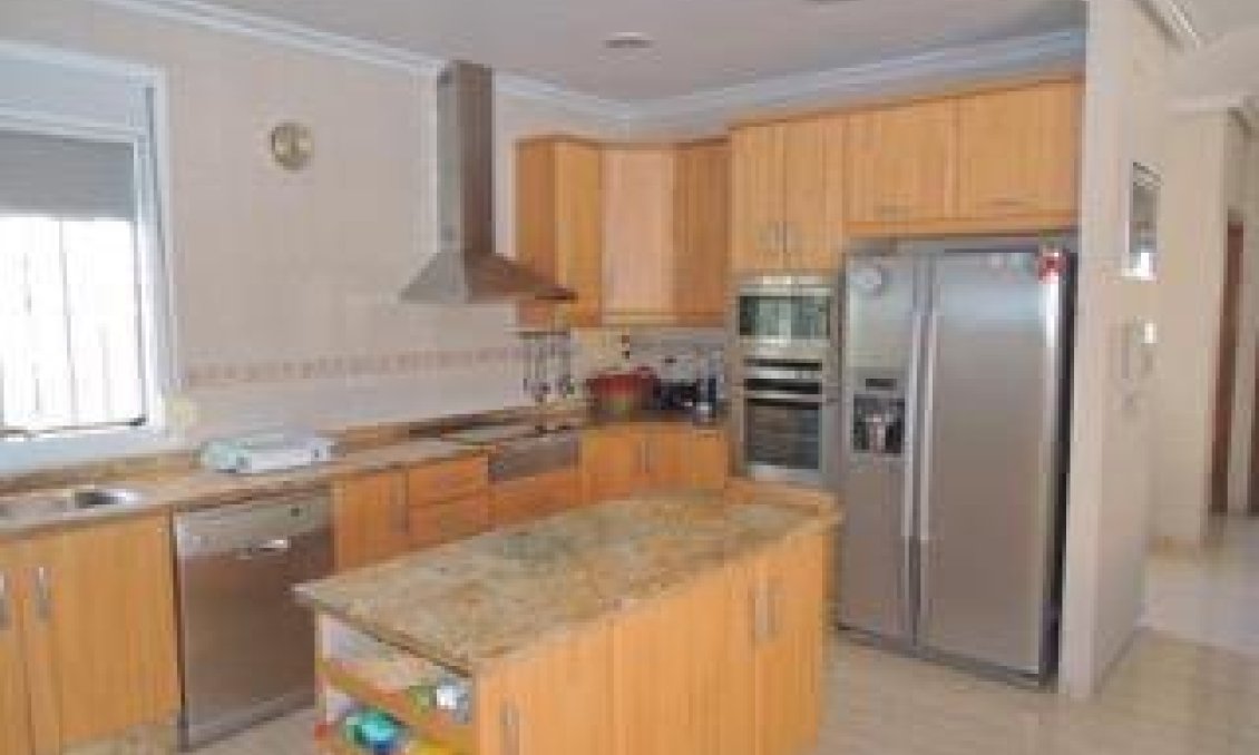 Resale - Villa -
Catral