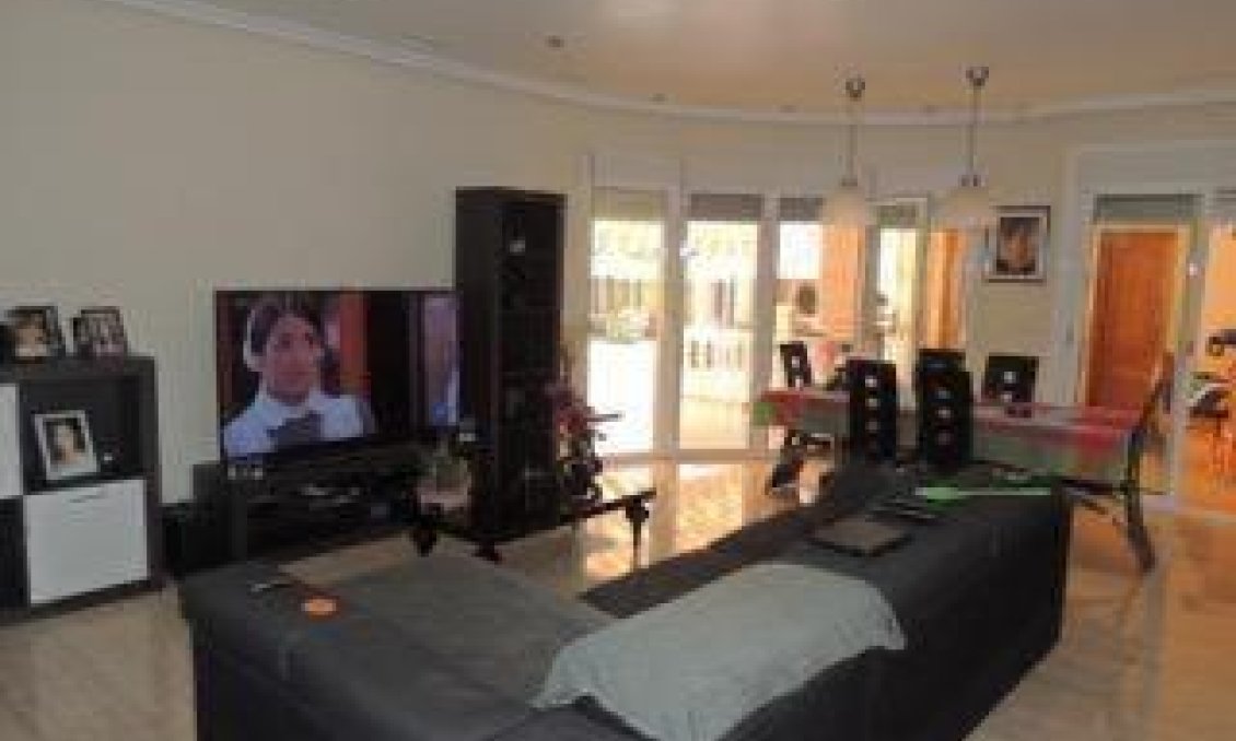 Resale - Villa -
Catral