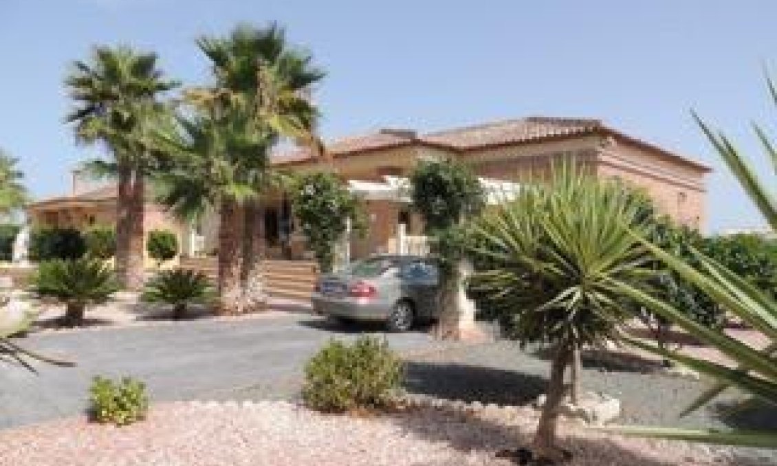 Resale - Villa -
Catral