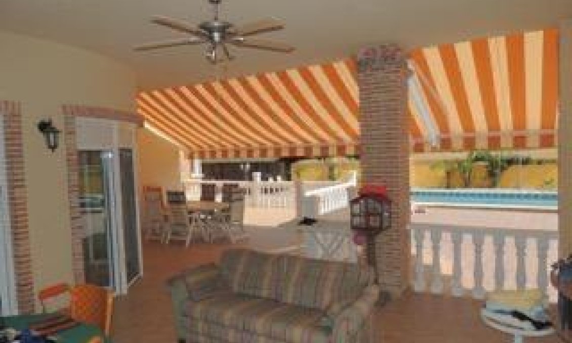 Resale - Villa -
Catral