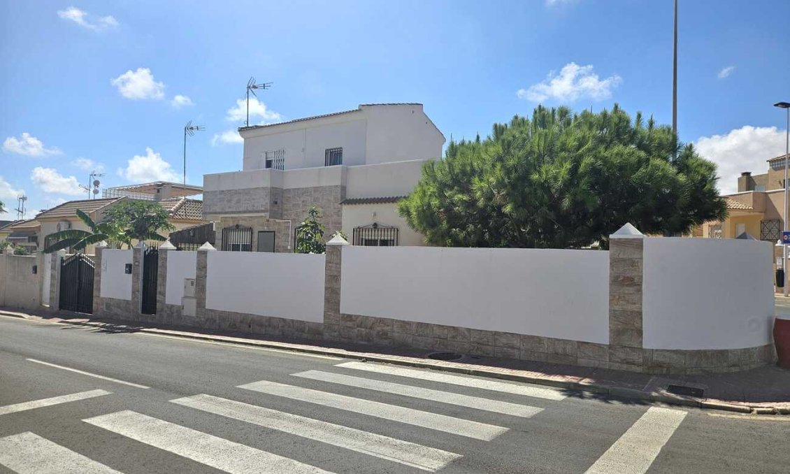 Resale - Villa -
Torrevieja - Torre Del Moro