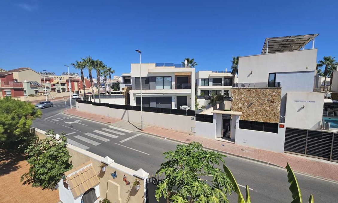 Resale - Villa -
Torrevieja - Torre Del Moro