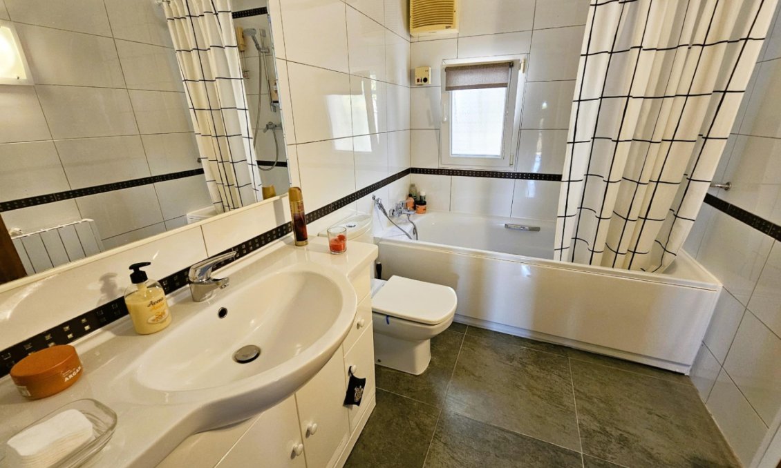 Wiederverkauf - Villa -
Jávea - Costa Blanca