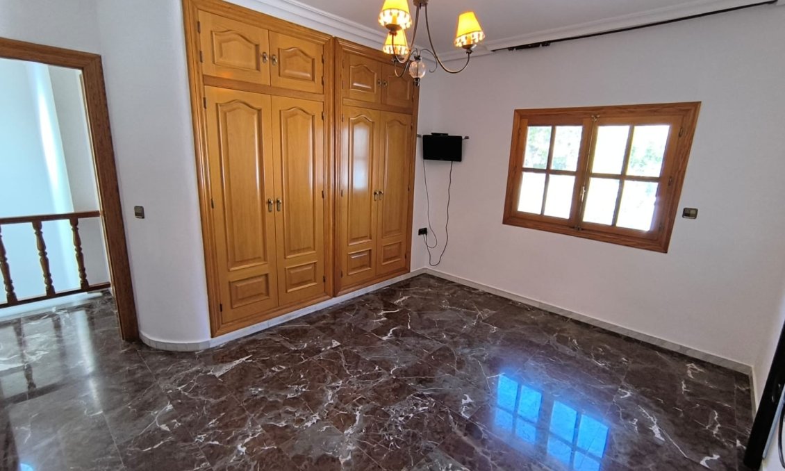 Wiederverkauf - Town House -
Sax - Inland