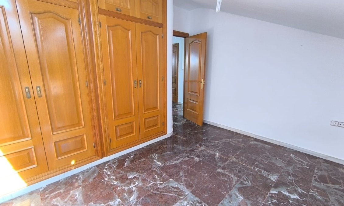 Wiederverkauf - Town House -
Sax - Inland