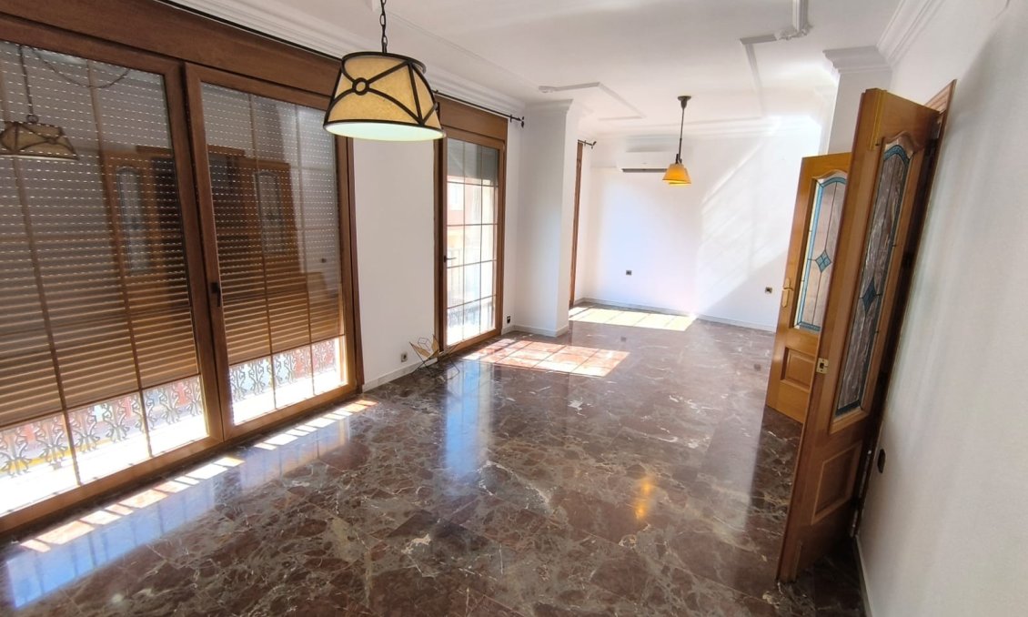 Wiederverkauf - Town House -
Sax - Inland