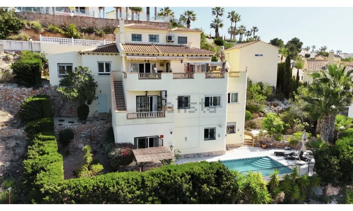 Resale - Villa -
Villamartin - Costa Blanca