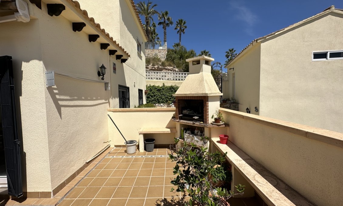 Resale - Villa -
Villamartin - Costa Blanca