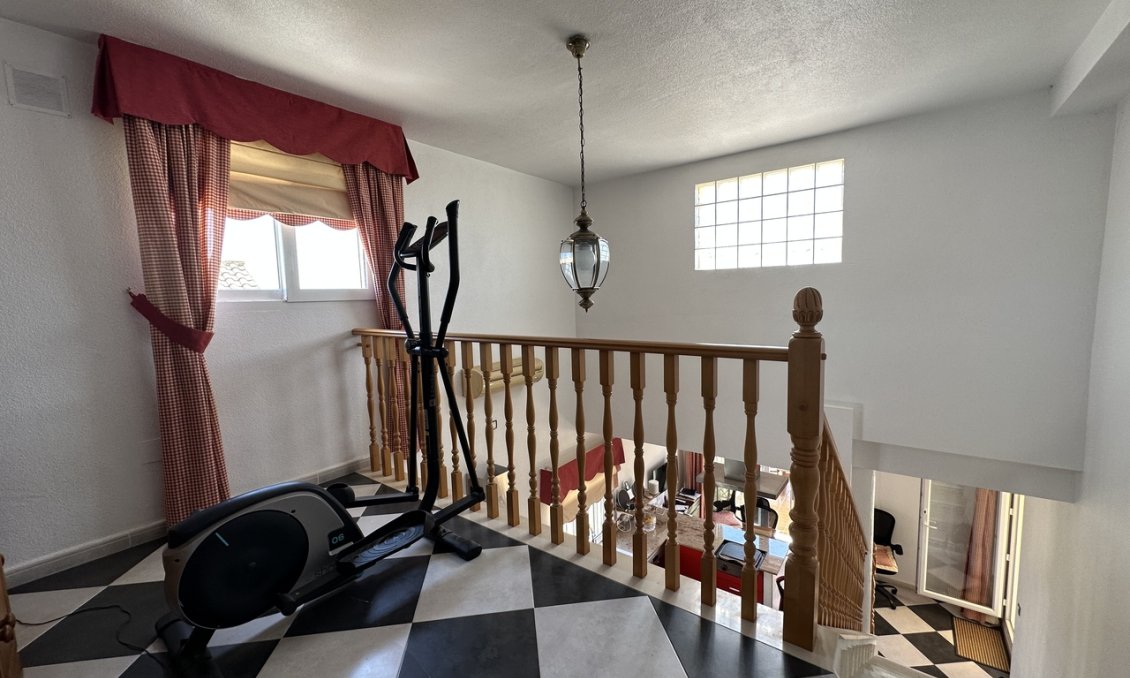 Resale - Villa -
Villamartin - Costa Blanca