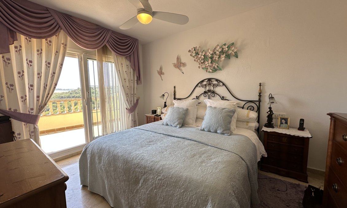 Resale - Villa -
Villamartin - Costa Blanca