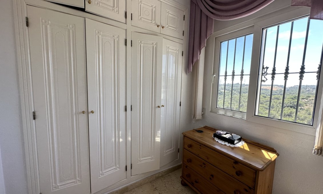 Resale - Villa -
Villamartin - Costa Blanca