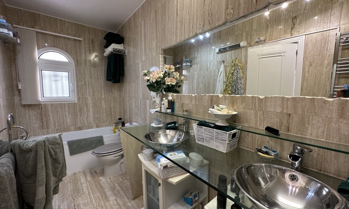 Resale - Villa -
Villamartin - Costa Blanca