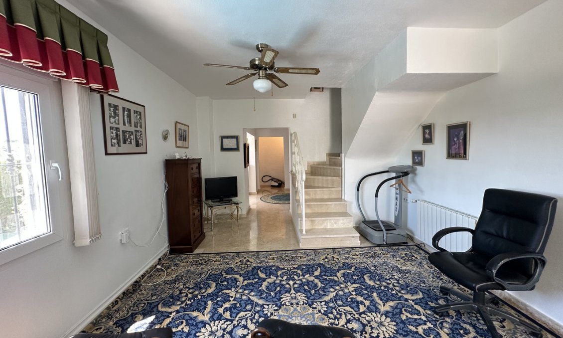 Resale - Villa -
Villamartin - Costa Blanca