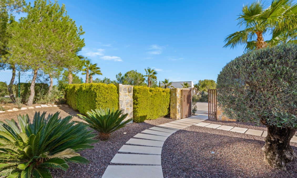 Resale - Villa -
Dehesa de Campoamor - Costa Blanca