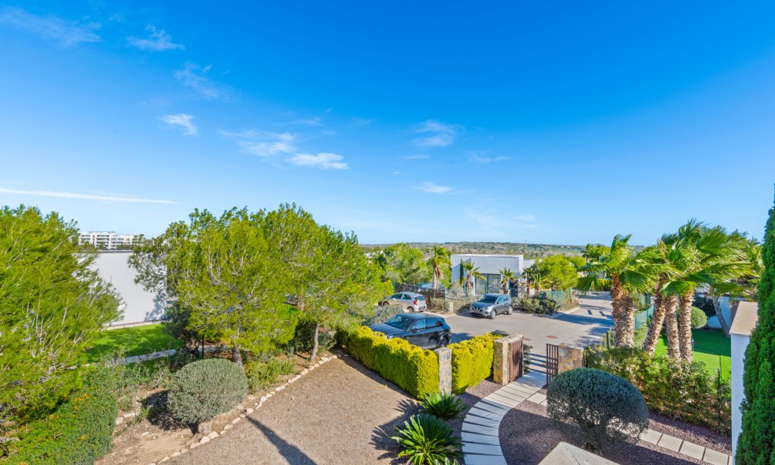 Resale - Villa -
Dehesa de Campoamor - Costa Blanca