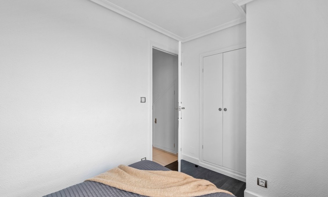 Resale - Apartment -
Punta Prima - Costa Blanca