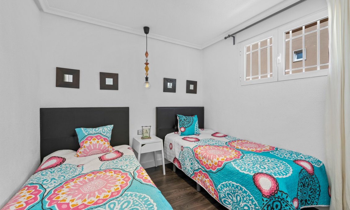 Resale - Apartment -
Punta Prima - Costa Blanca