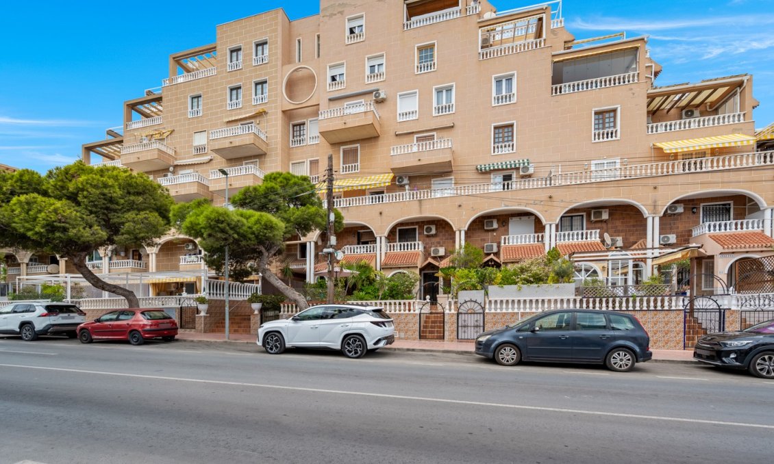 Resale - Apartment -
Punta Prima - Costa Blanca