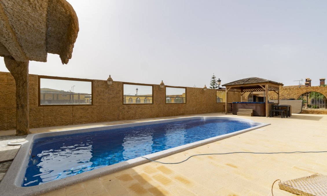 Wiederverkauf - Villa -
El Beal - Inland