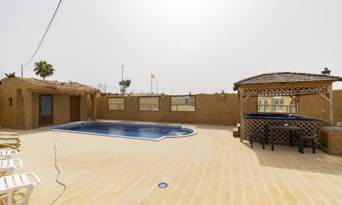 Wiederverkauf - Villa -
El Beal - Inland