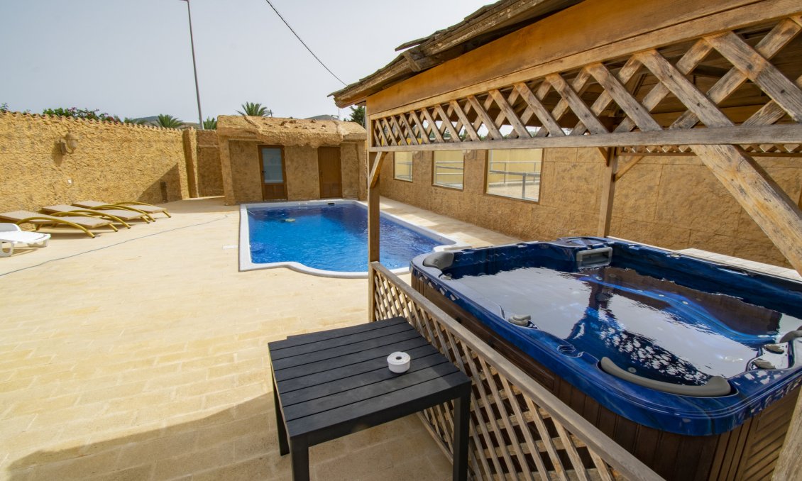 Wiederverkauf - Villa -
El Beal - Inland