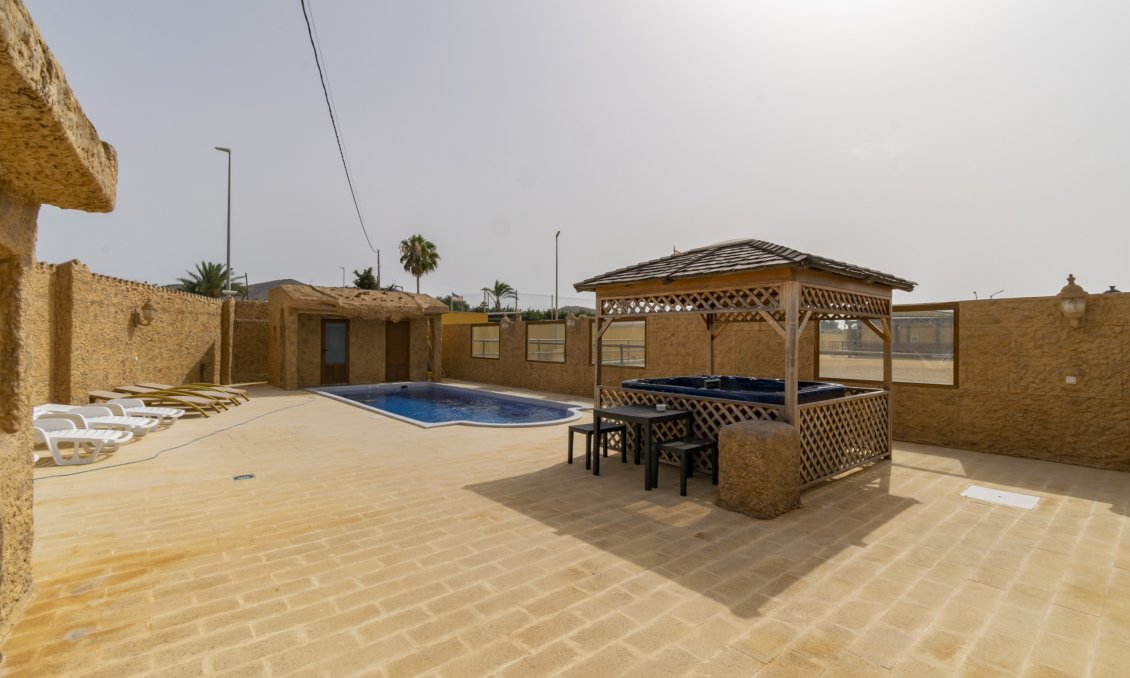 Wiederverkauf - Villa -
El Beal - Inland