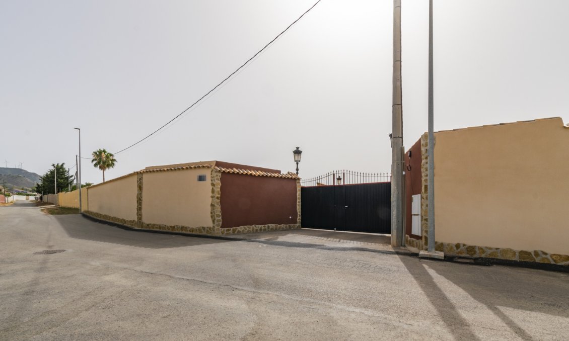 Wiederverkauf - Villa -
El Beal - Inland