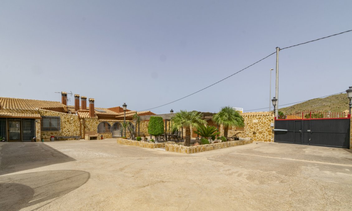 Wiederverkauf - Villa -
El Beal - Inland